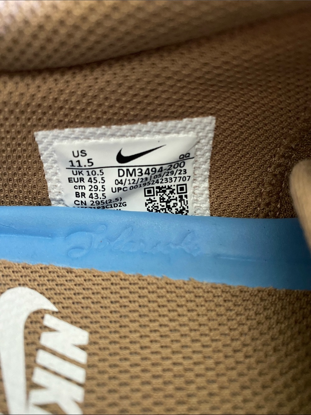 Nike Men’s Brown Canvas Low-Top Sneakers with White Swoosh - Picture 5 of 5